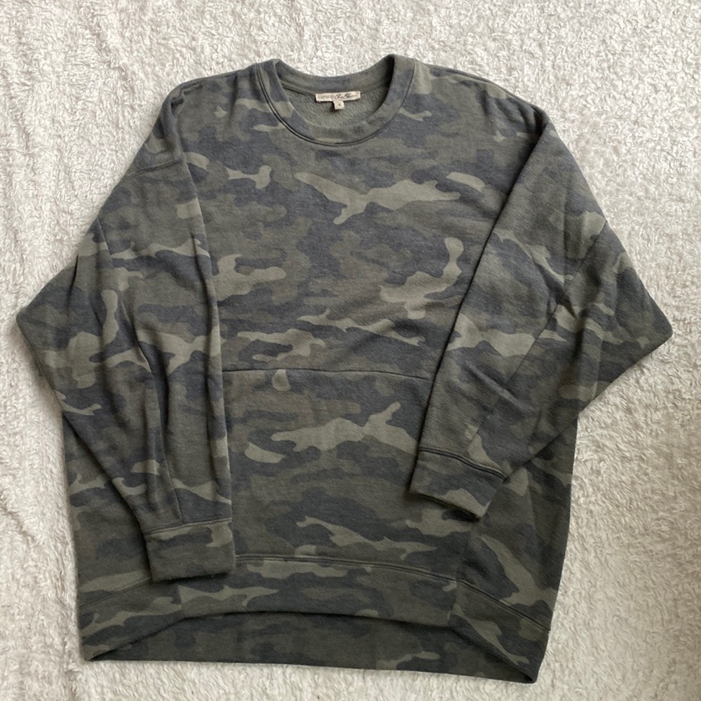 Express Oversized Camo With Front Hideaway Pocket - image 1